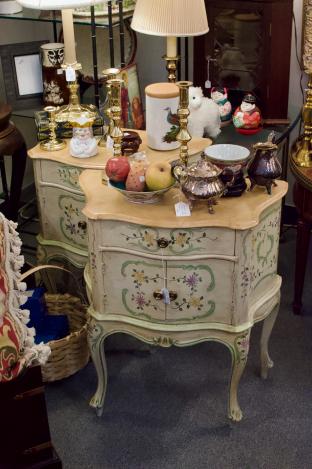 Italian style painted night stands / end tables pair