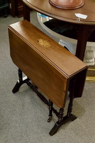 Banded & inlaid dropside table - top quality!