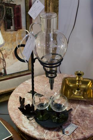Decanter on stand w/ 3 glasses