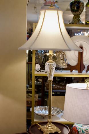 Bombay Co. lamp w/ elegant shade