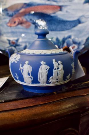 Antique Wedgwood dark cobalt sugar bowl