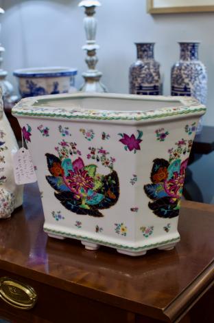 Tobacco leaf cache pot