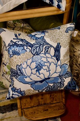 Blue/beige/white pillow