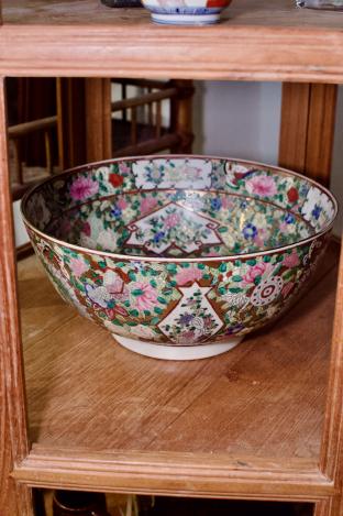 Rose medallion bowl