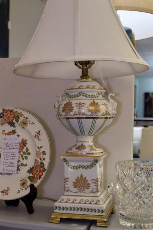 Porcelain lamp urn w/ gold green laurel leaves