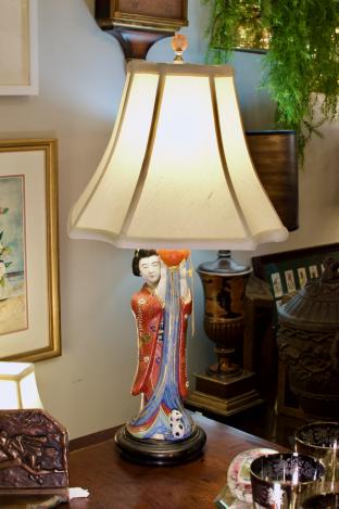 Vintage Japanese satsuma style lamp