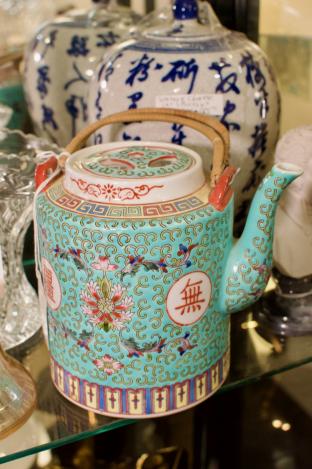 Vintage Mun Shou longevity teapot