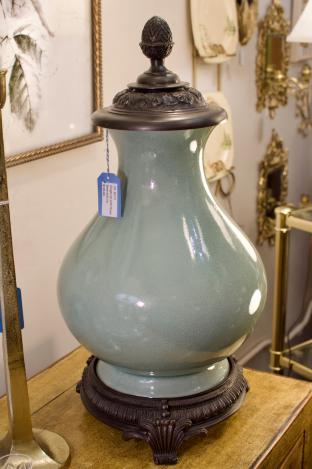Ginger jar w/ metal base & lid