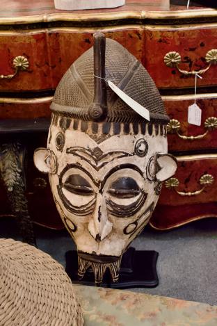 Exceptional mask on stand