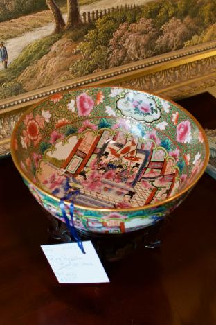 Rose medallion bowl on stand