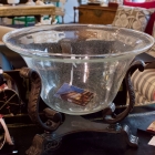 Center bowl on stand