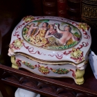 Italian covered box